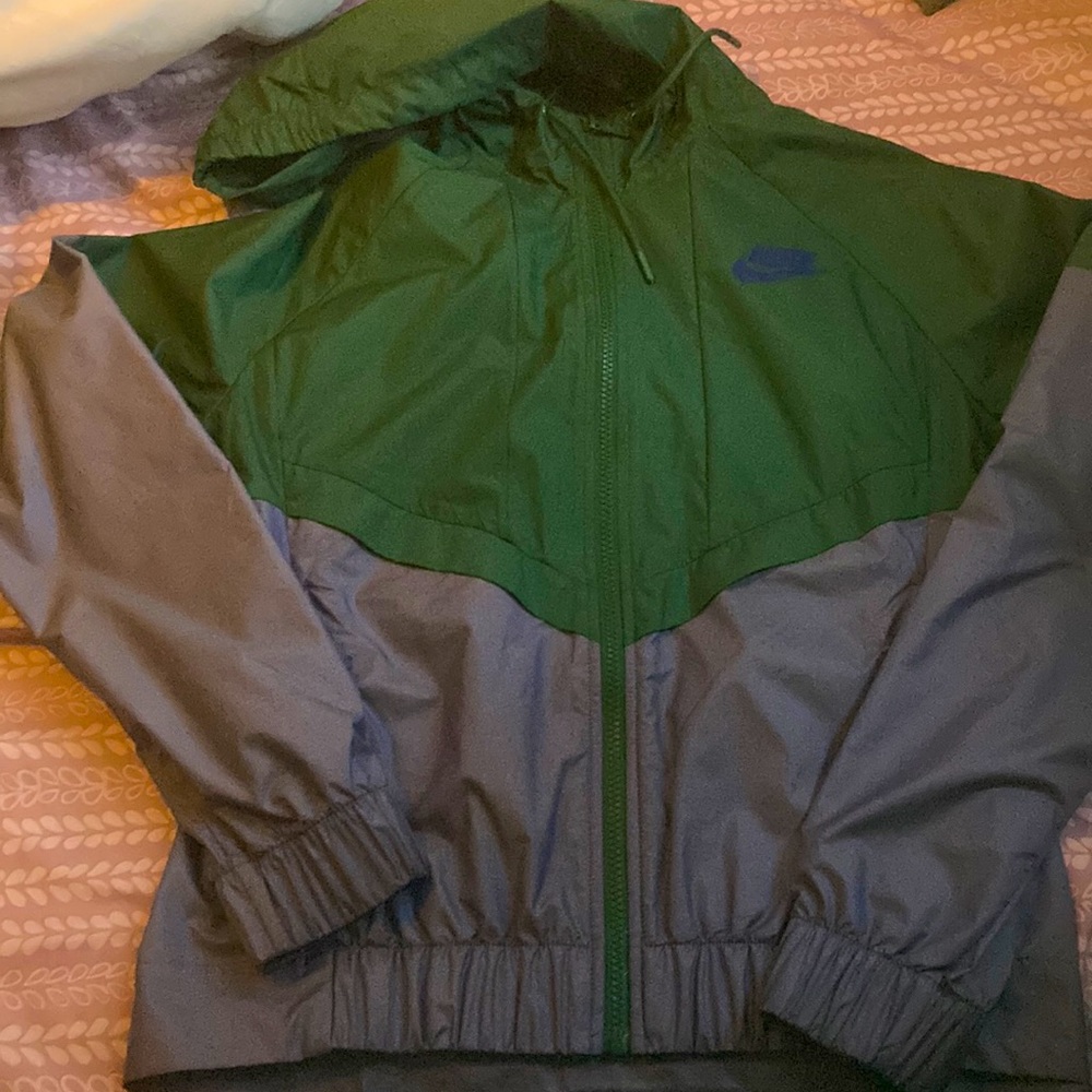 Purple and green, sporty, Swiss material sound